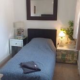 4 Bed-2 Bath-bar-pool Table-library- Xmas Venue