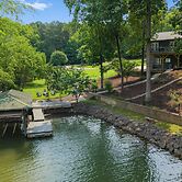 Cove's End by Avantstay Dock, Game Room, Fire Pit & Forest Views