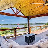 Lake View + Huge Deck: Cozy Possum Kingdom Retreat