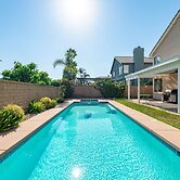 Bright Designer Home w Pool Near Everything