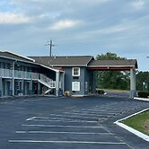 CAMDEN COUNTRY INN