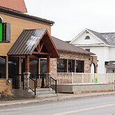 Auberge Le Chardo Inn