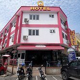 OYO 1104 Q Hotel