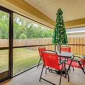 15 Mi to UF: Home w/ Furnished Porch in Alachua!