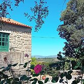 2Br Serra da Estrela Escape-cheese & Wine, Parking