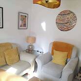 1-bed Seaside Retreat - Sleeps 2, Parking & Garden