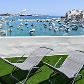 A Cosy Nest Overlooking The Sea