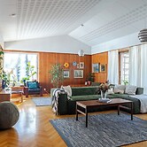 Lakefront House with 5 BR and Sauna