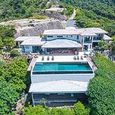 w Breathtaking 9BR Villa in Costa Rica