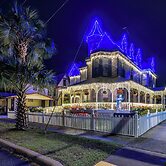 Grand Gables: Home 1 Block to St Johns River