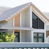 Songmee Pool Villa Nikompattana