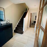 Modern-petfriendly-privategarden-family-20mintoldn