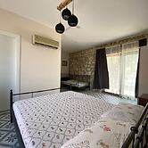 Nur Karen Taş Konak