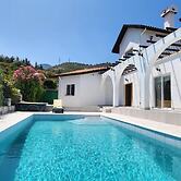 Beautiful Villa Within Easy Distance to Attraction