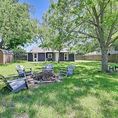 Pet-friendly Home w/ 1-acre Yard in Aubrey