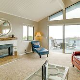 Beach Access & Hot Tub: Coastal Gem in Manchester