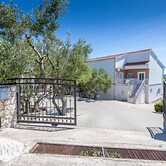 Cozy Seaview Retreat A & M Apartments