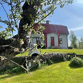 Secluded House With Garden and Lakes