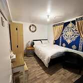 OYO Unique Guestroom - Farnworth, Easy Access to Bolton
