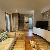 4-bed Barnwell Retreat- Sleeps 9, Garden & Parking