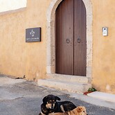 Santa Veneranda Suites by Checkin