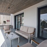 Elegant 2-bedroom Apt With Private Terrace