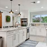 Spacious 4 Bedroom Entire Home, Tampa, Fire Pit