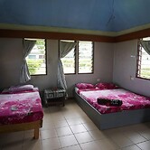 Safe Landing Eco Lodge
