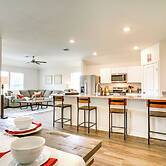 12 Mi to Avery Island: Spacious Family Home!