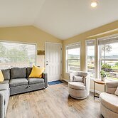 11 Mi to Port Townsend Ferry: Cottage w/ View!