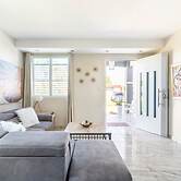 Beachside Near Airport Near Golf Course