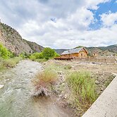 Creekside Cabin w/ Deck & Views in Panguitch!