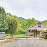 Private Hot Tub: Cottage Near Hikes & Pigeon River