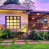 Modern Bahay Kubo Near Tagaytay - Casita Anahaw