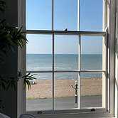 Townhouse on the beach by Urban Roost