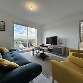 Hillside Retreat With Scenic Views