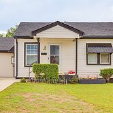 3 Mi to Dtwn Okc: Inviting Home w/ Yard!