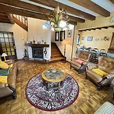 Spacious Group Stay Near Le Mans Circuit