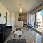 Bright City Escape With Parking