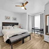 Spacious 3BR Detroit Apt Sleeps 7 + Wifi