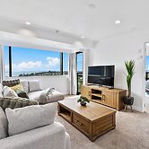 Modern 1BR w Pool/Gym Steps to Beach: Zodiak Stays