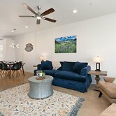 Elegant Mountain Haven - King Bed & Fireplaces