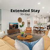 Mosaic Modern - Dog Friendly, Pool + King Suite