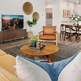 Mosaic Modern - Dog Friendly, Pool + King Suite