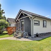 2 Mi to Dtwn Tacoma: Charming Home w/ Deck & Yard!