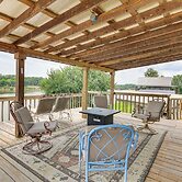 Tennessee River Retreat: Multi-level Deck & Views