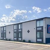 Motel 6 Rockford, IL – RFD Airport