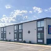 Motel 6 Rockford, IL – RFD Airport