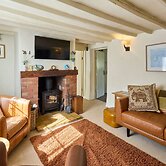 Host Stay Pebble Cottage