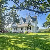 Near Blue Ridge Parkway: Galax Home w/ Mtn Views!